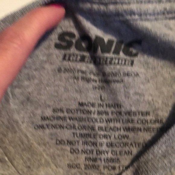 Sonic the hedgehog T-shirt - Picture 2 of 4